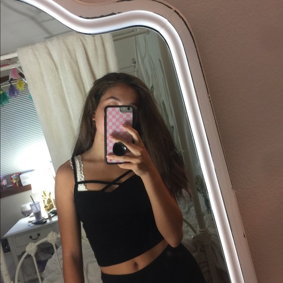 black crop top - Picture 1 of 3